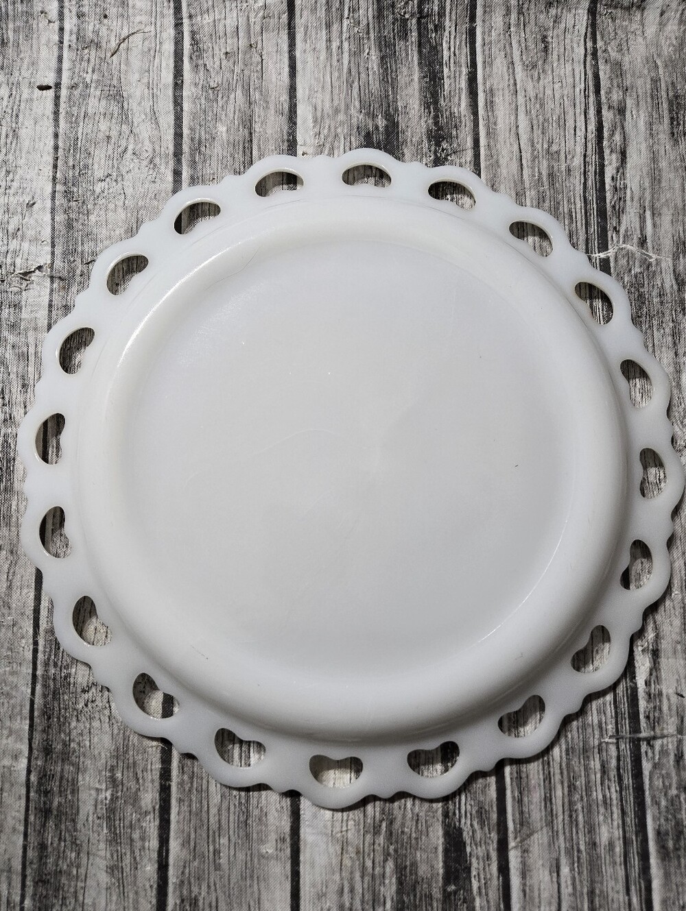 13" Vintage Anchor Hocking Old Colony Lace Edge white milk glass torte or cake p - Picture 4 of 4